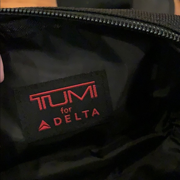 TUMI Delta One Soft Amenities Kit - Picture 3 of 3